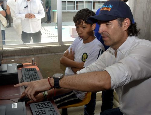 1.000 estudiantes de Medellín se capacitan en habilidades digitales para afrontar la Cuarta Revolución Industrial