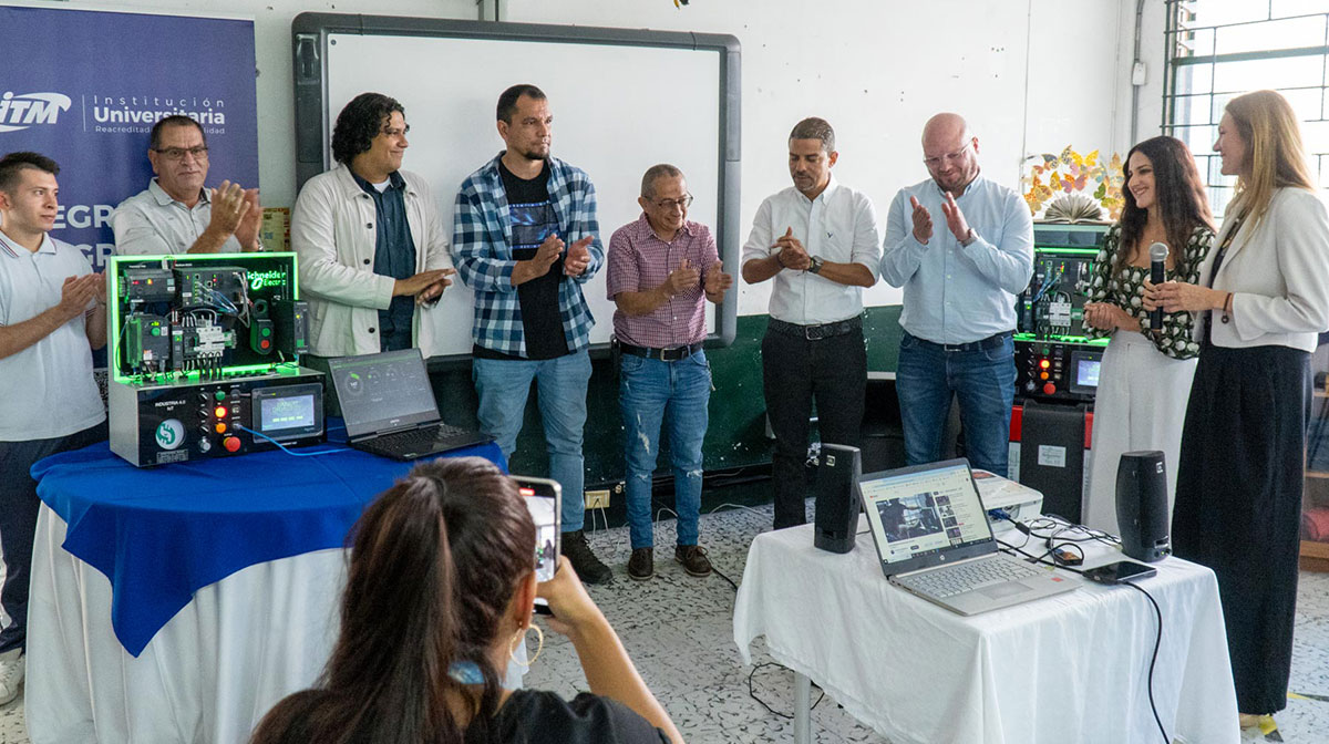 Instituciones-educativas-del-Distrito-recibieron-dispositivos-tecnológicos-para-fortalecer-habilidades-digitales-03