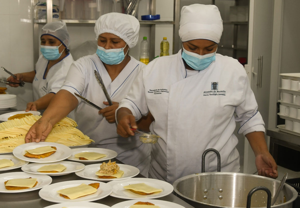 Restaurante-escolar-del-INEM-Jose-Felix-de-Restrepo-fue-renovado-03